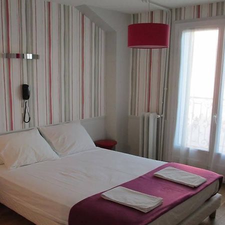Perfect Hotel&Hostel Parijs Buitenkant foto A room at the hotel