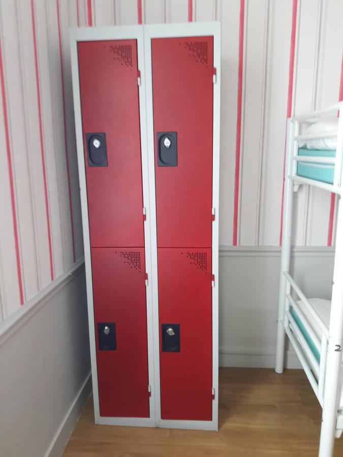 Perfect Hotel&Hostel Parijs Buitenkant foto A set of lockers