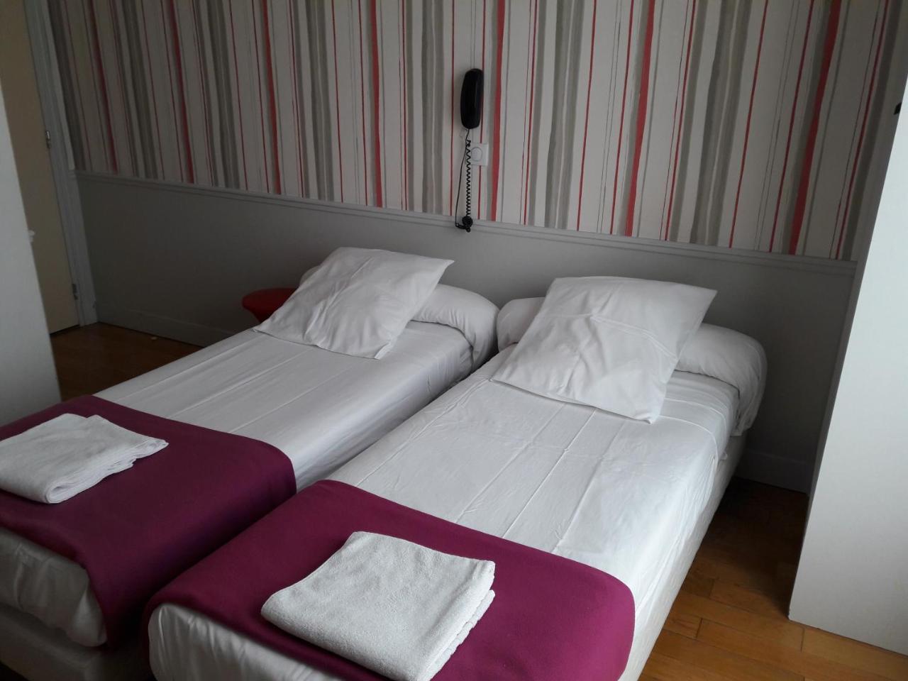Perfect Hotel&Hostel Parijs Buitenkant foto A room at the hotel