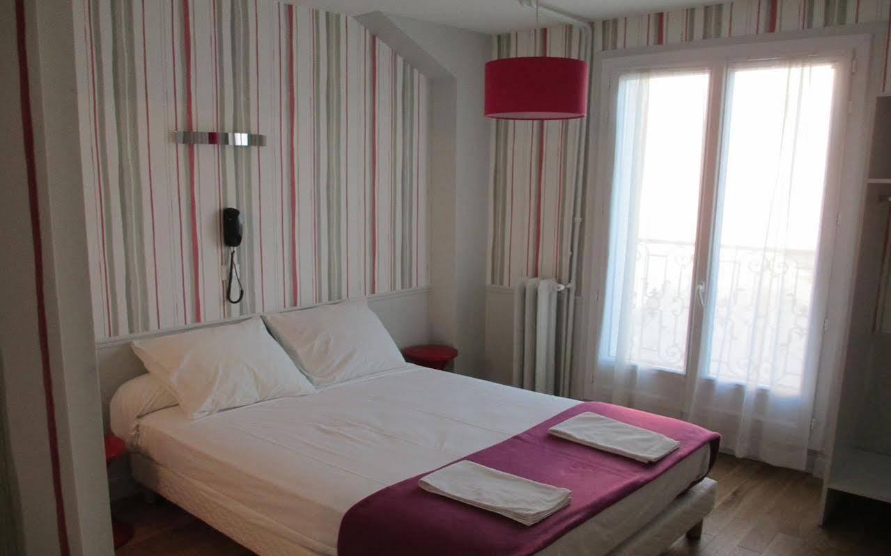 Perfect Hotel&Hostel Parijs Buitenkant foto A room at the hotel